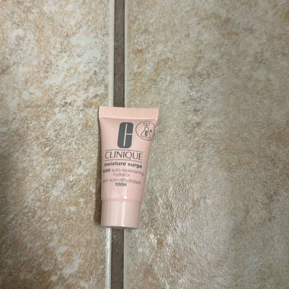 CLINIQUE Moisture Surge™ 100H Auto-Replenishing Hydrator Moisturizer